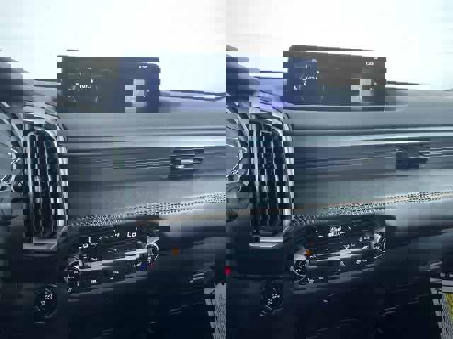Vehicle image 18 of 30