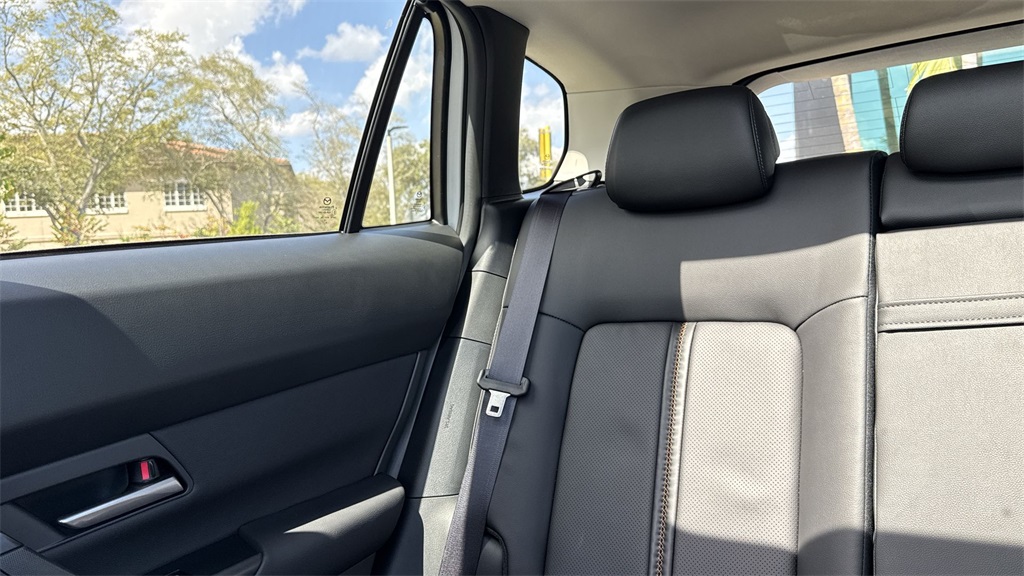 Vehicle image 37 of 64