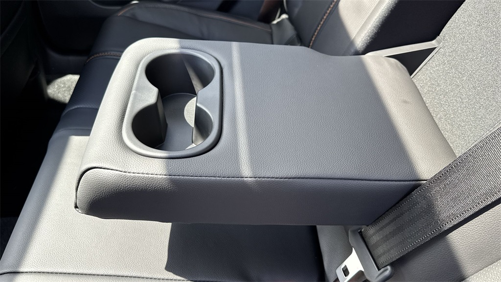 Vehicle image 60 of 64