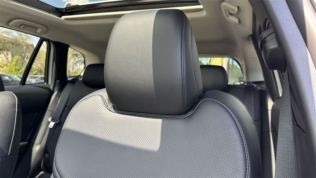 Vehicle image 36 of 64