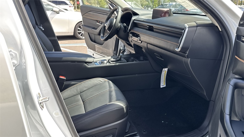 Vehicle image 32 of 64
