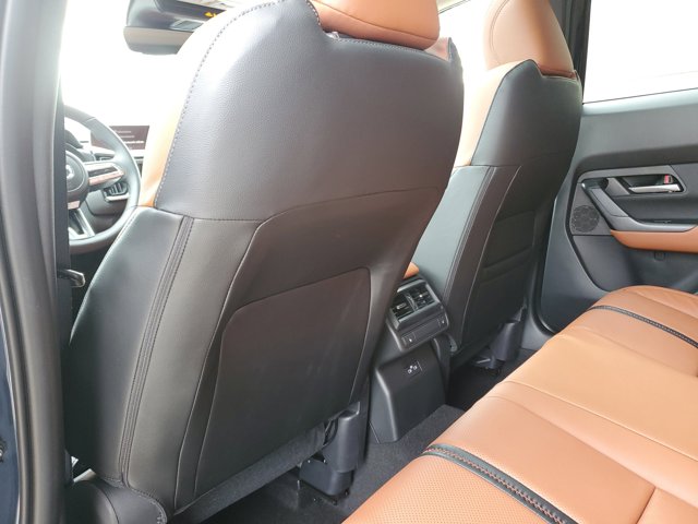 Vehicle image 11 of 30