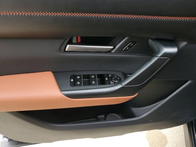 Vehicle image 17 of 30
