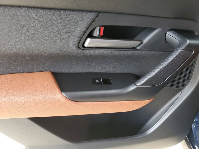 Vehicle image 13 of 30