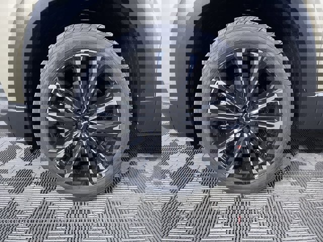 Vehicle image 13 of 29