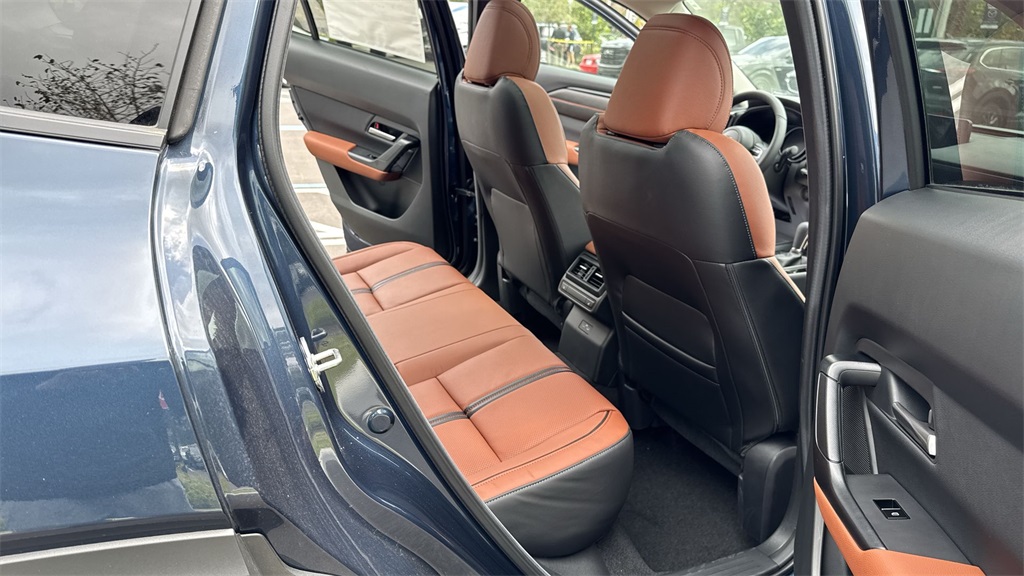 Vehicle image 29 of 64