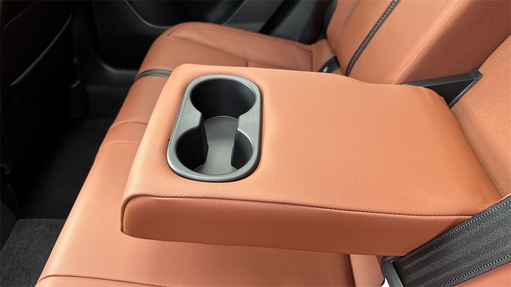 Vehicle image 47 of 64