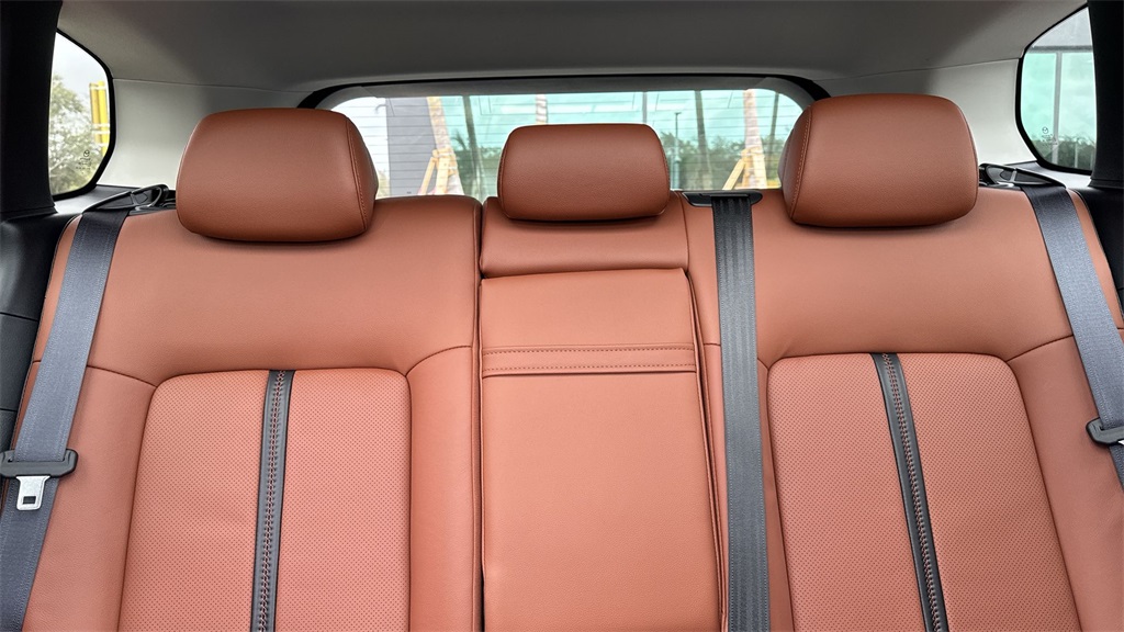 Vehicle image 33 of 64