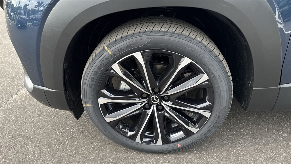 Vehicle image 27 of 64