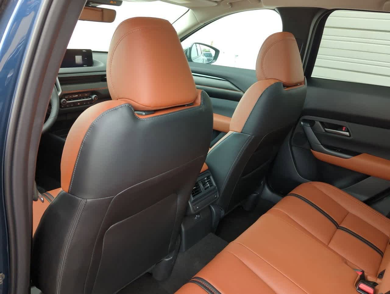 Vehicle image 11 of 34