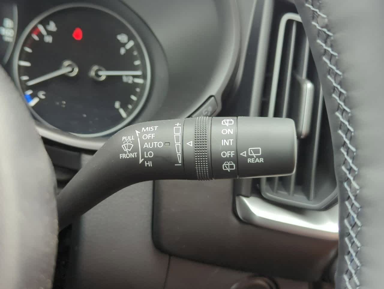Vehicle image 25 of 34