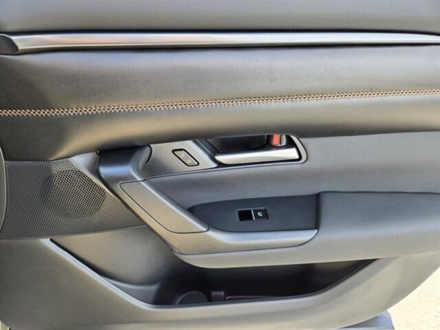 Vehicle image 26 of 30