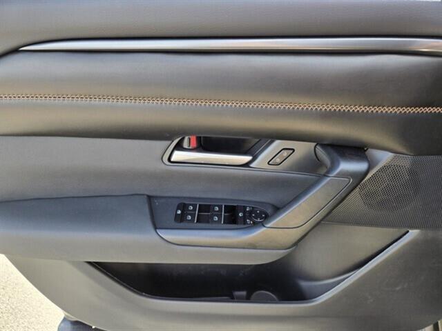 Vehicle image 25 of 30