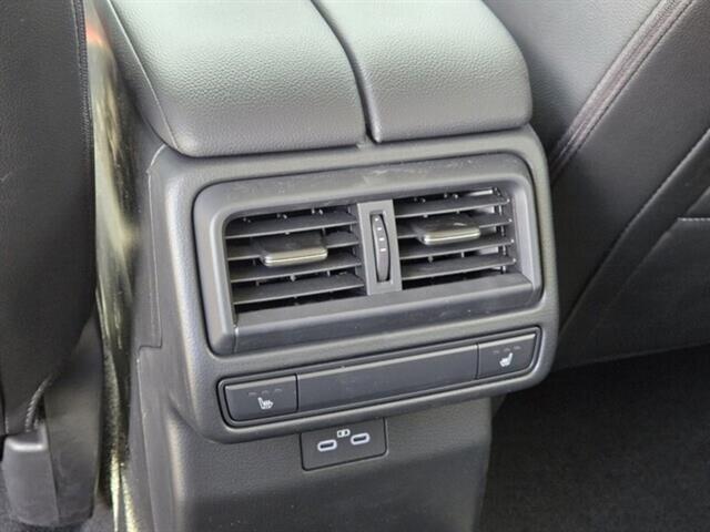 Vehicle image 27 of 30