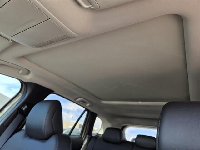 Vehicle image 18 of 30
