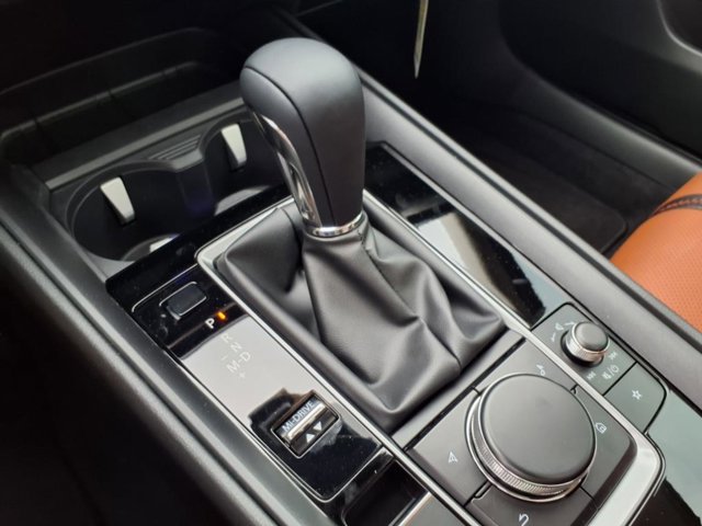 Vehicle image 21 of 28