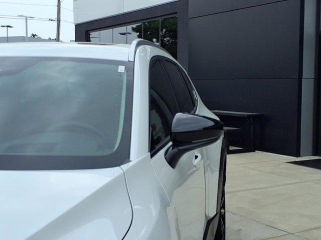 Vehicle image 25 of 28