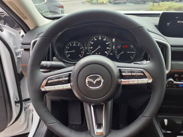 Vehicle image 17 of 28