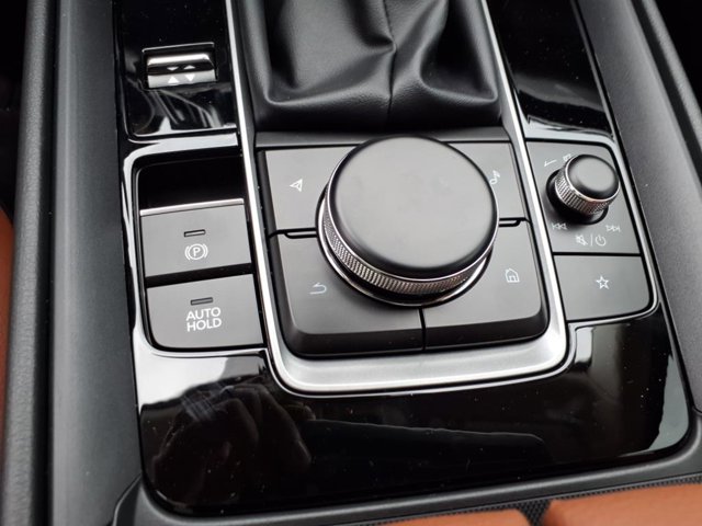 Vehicle image 22 of 28