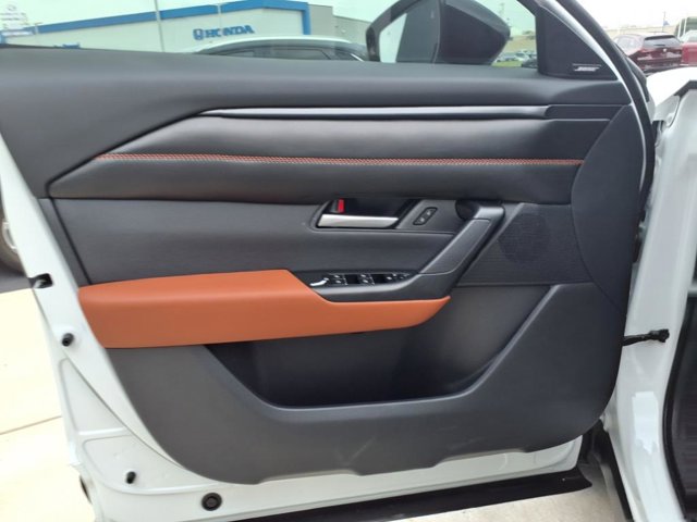 Vehicle image 12 of 28
