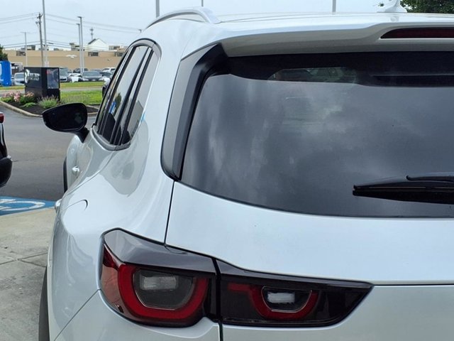 Vehicle image 27 of 28
