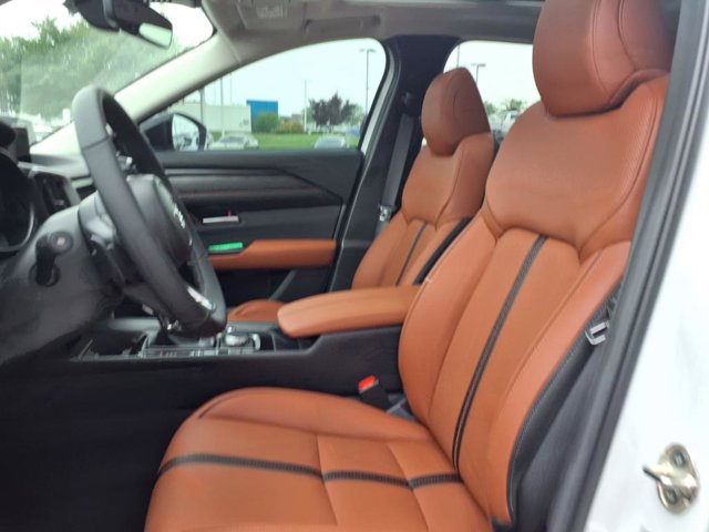 Vehicle image 15 of 28