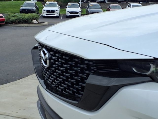 Vehicle image 23 of 28