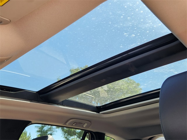 Vehicle image 21 of 23