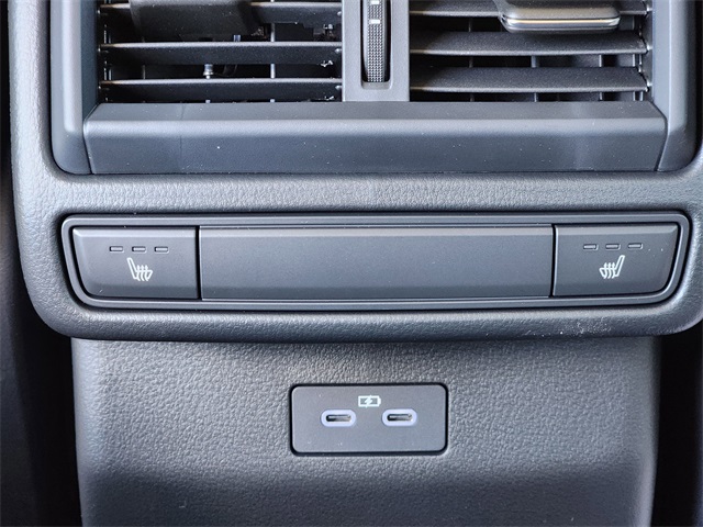 Vehicle image 19 of 23