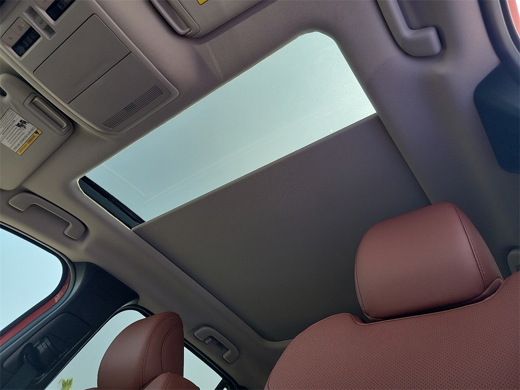 Vehicle image 19 of 23