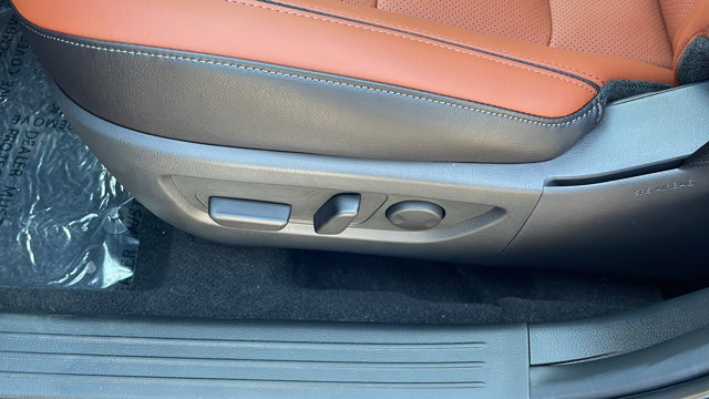 Vehicle image 37 of 41