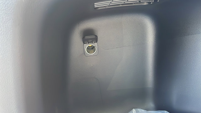 Vehicle image 27 of 41
