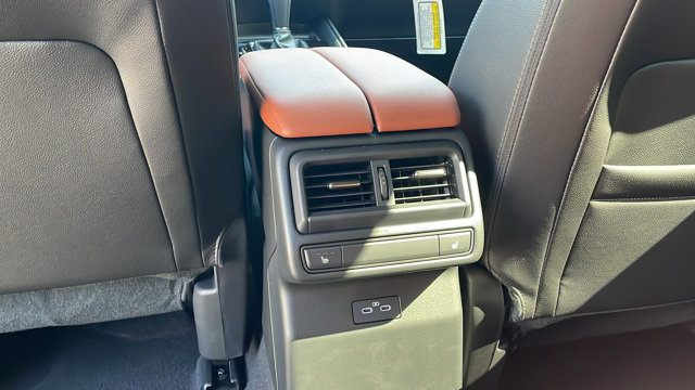 Vehicle image 26 of 41