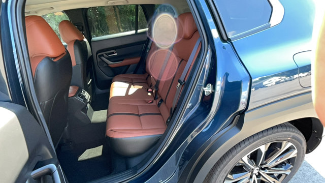 Vehicle image 16 of 41