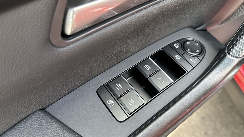 Vehicle image 35 of 37