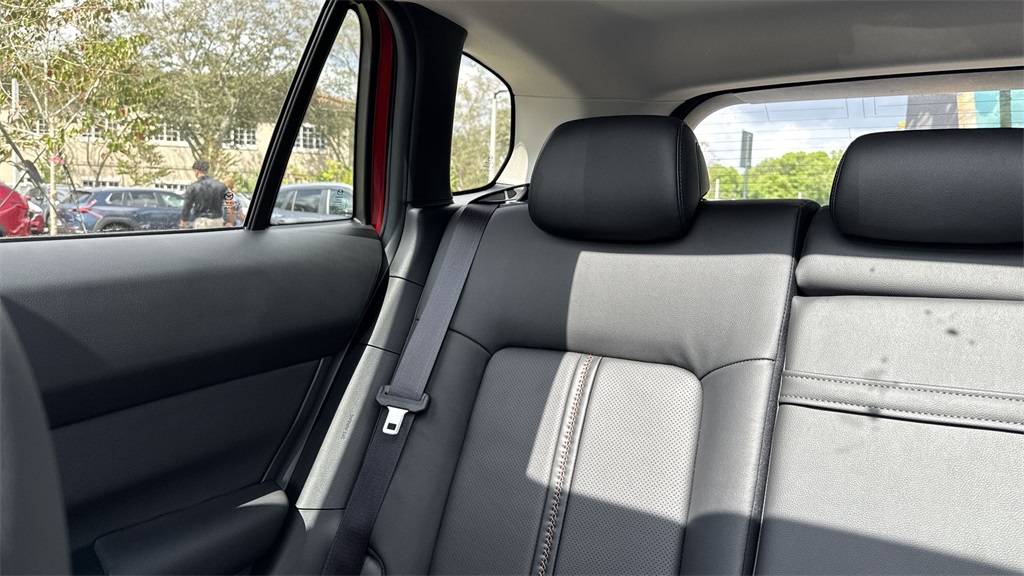 Vehicle image 19 of 37
