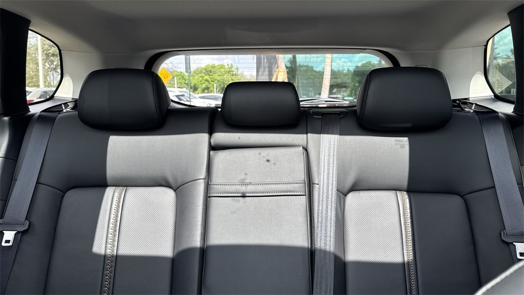Vehicle image 21 of 37