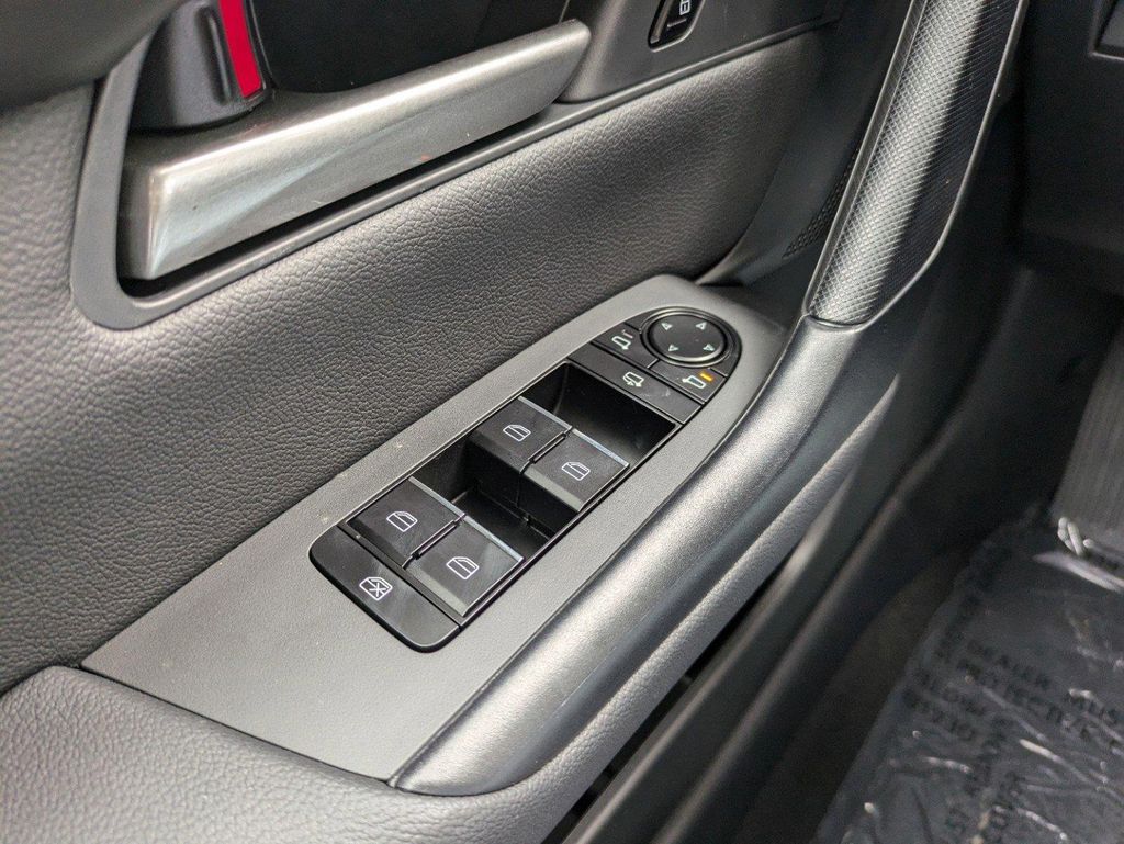 Vehicle image 25 of 30