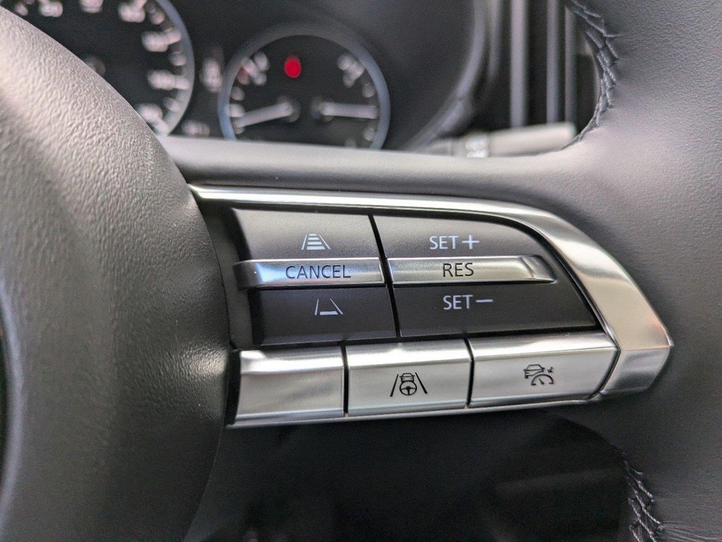 Vehicle image 21 of 30