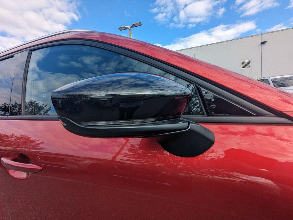 Vehicle image 23 of 30
