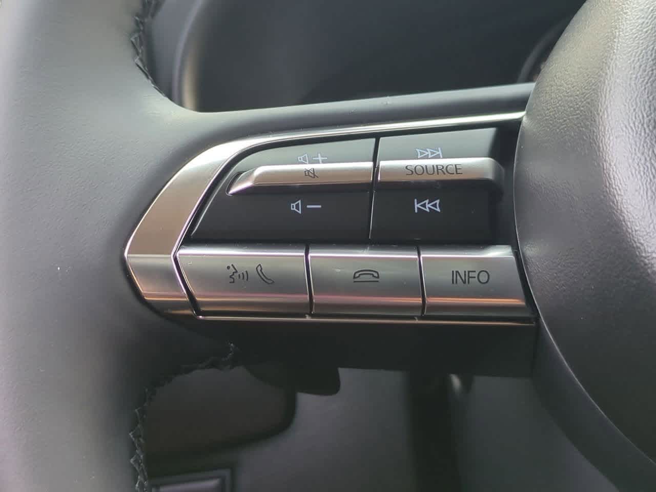 Vehicle image 31 of 34