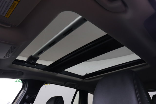 Vehicle image 22 of 24