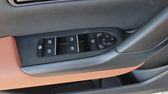 Vehicle image 22 of 33