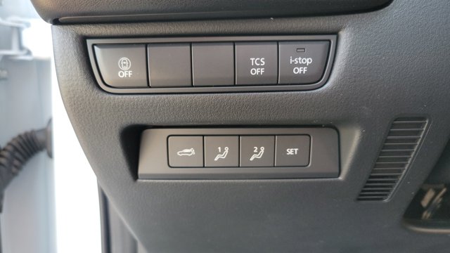 Vehicle image 24 of 33