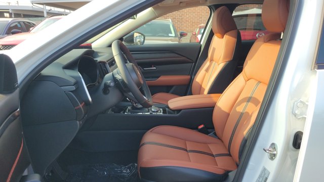 Vehicle image 18 of 33
