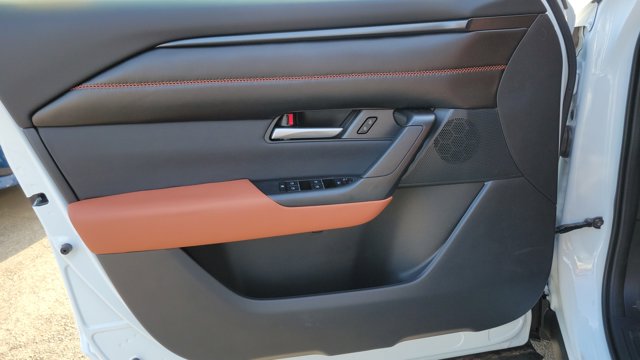 Vehicle image 21 of 33