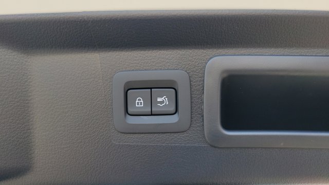 Vehicle image 10 of 33
