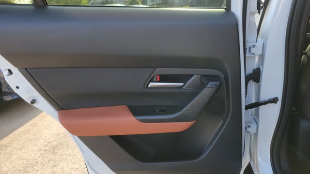 Vehicle image 16 of 33