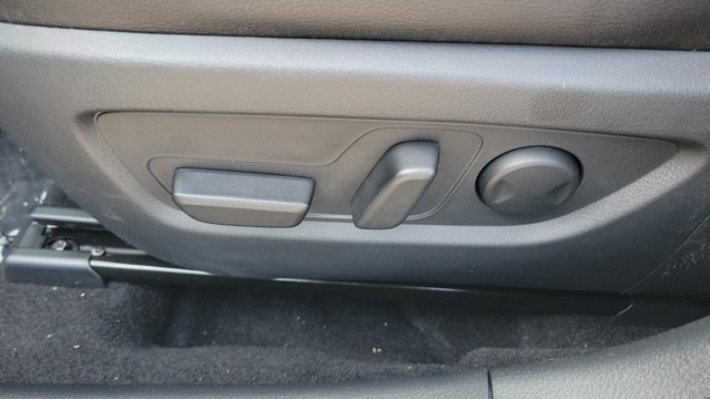 Vehicle image 19 of 33
