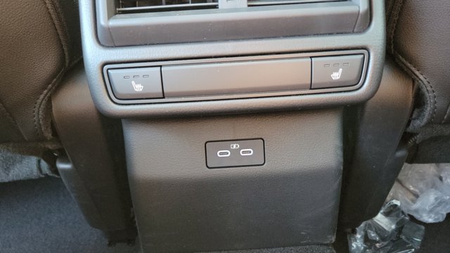 Vehicle image 13 of 33